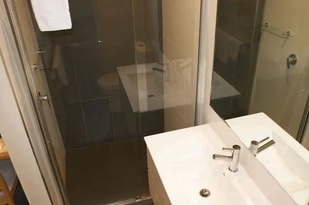 Standard Oda, Birden Çok Yatak, Sigara İçilmez, Zemin Kat (Walk-in Shower)