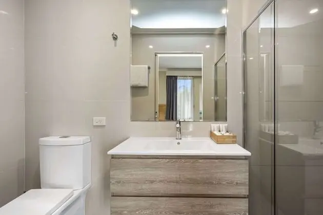 Standard Oda, Birden Çok Yatak, Sigara İçilmez, Zemin Kat (Walk-in Shower)