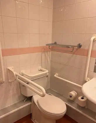 Standard Oda, 2 Tek Kişilik Yatak, Engellilere Uygun, Sigara İçilmez