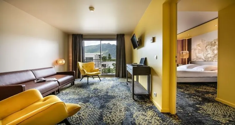 Süit, 1 En Büyük (King) Boy Yatak, Sigara İçilmez (Living Room;with Sofabed)