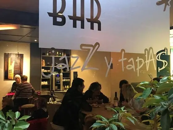 Junior Süit, 1 Büyük (Queen) Boy Yatak, Sigara İçilmez