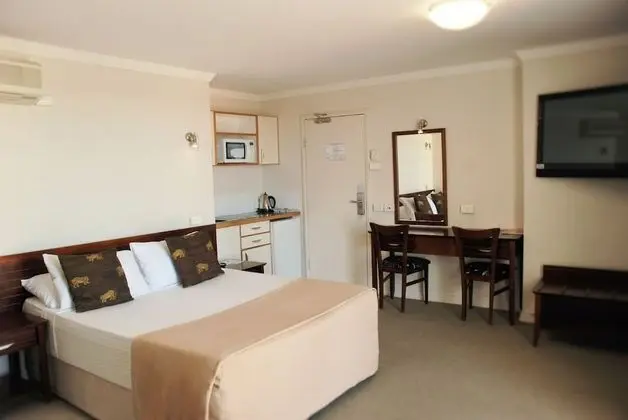 Hotel Queen, Queen Bed