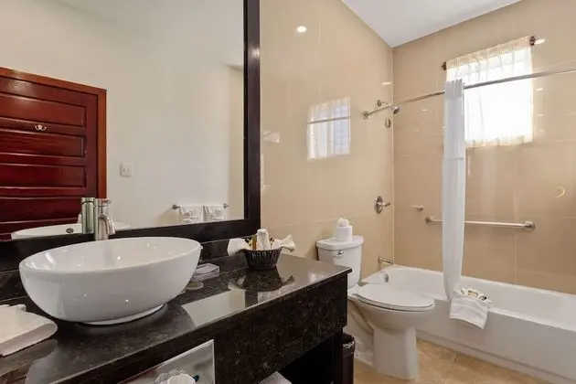 Premium Oda, 2 Büyük (Queen) Boy Yatak, Sigara İçilmez, Buzdolabı ve Mikrodalga