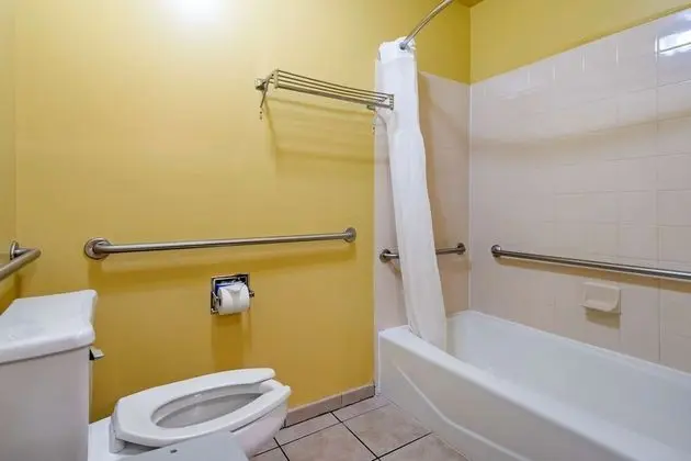 Standard Oda, 2 Büyük (Queen) Boy Yatak, Engellilere Uygun, Sigara İçilmez (Bathtub)