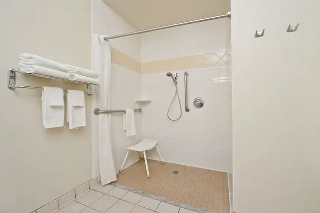 Standard Oda, 2 Büyük (Queen) Boy Yatak, Engellilere Uygun, Sigara İçilmez (Pet Friendly)