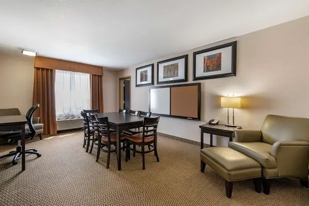 Süit, 1 En Büyük (King) Boy Yatak, Sigara İçilmez, Sıcak Su Küveti