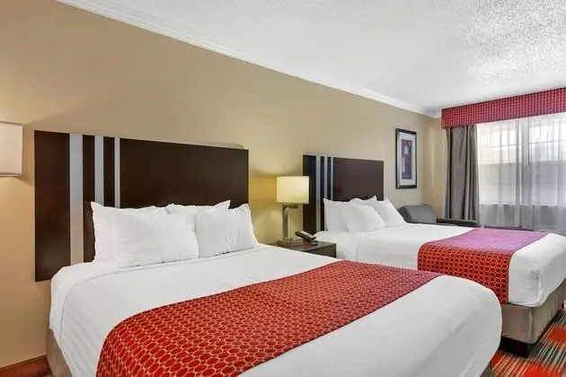 Standard Oda, 2 Büyük (Queen) Boy Yatak, Sigara İçilmez, Buzdolabı ve Mikrodalga (Walk-in Shower)