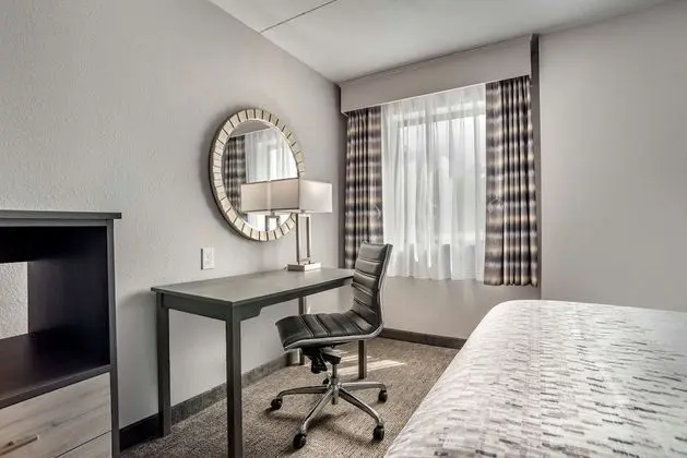 Standard Oda, 2 Büyük (Queen) Boy Yatak, Engellilere Uygun, Buzdolabı ve Mikrodalga (Pet Friendly)