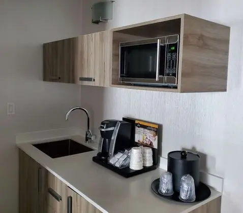 Süit, 1 En Büyük (King) Boy Yatak ve Çekyat, Engellilere Uygun, Sigara İçilmez (with Sofabed)