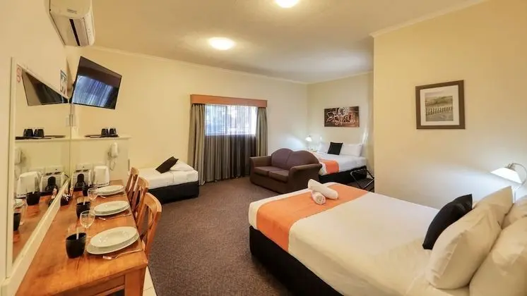 Family Oda, Birden Çok Yatak, Sigara İçilmez, Buzdolabı ve Mikrodalga (2 queen and 1 single bed)