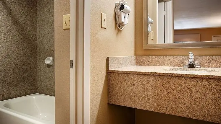 Standard Oda, 2 Büyük (Queen) Boy Yatak, Sigara İçilmez, Buzdolabı ve Mikrodalga