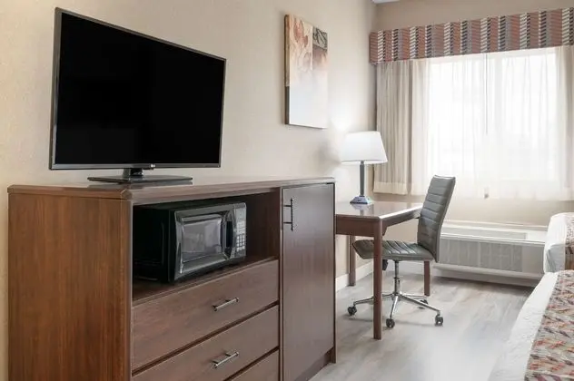 Standard Oda, 2 Büyük (Queen) Boy Yatak, Engellilere Uygun, Küvet