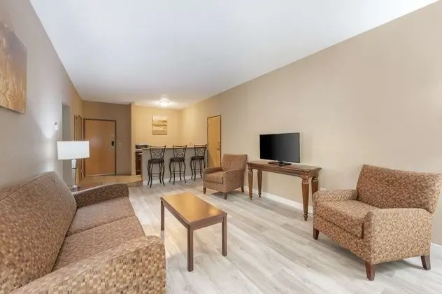 Süit, 1 En Büyük (King) Boy Yatak, Sigara İçilmez, Sıcak Su Küveti