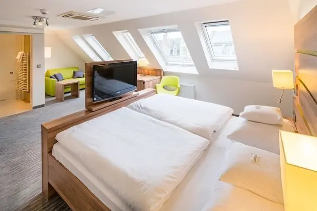 Deluxe Oda, 1 En Büyük (King) Boy Yatak (Converts to 2 Twin Beds;Larger Room)