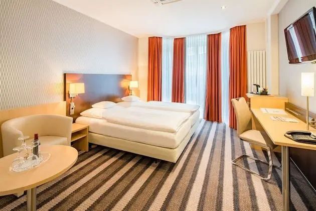 Standard Oda, 1 Çift Kişilik Yatak (Converts to 2 Twin Beds)