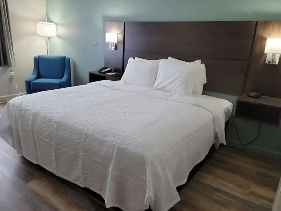 Standard Oda, 1 En Büyük (King) Boy Yatak, Engellilere Uygun, Buzdolabı (Walk-in Shower)