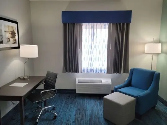 Standard Oda, 1 En Büyük (King) Boy Yatak, Engellilere Uygun, Buzdolabı (Walk-in Shower)