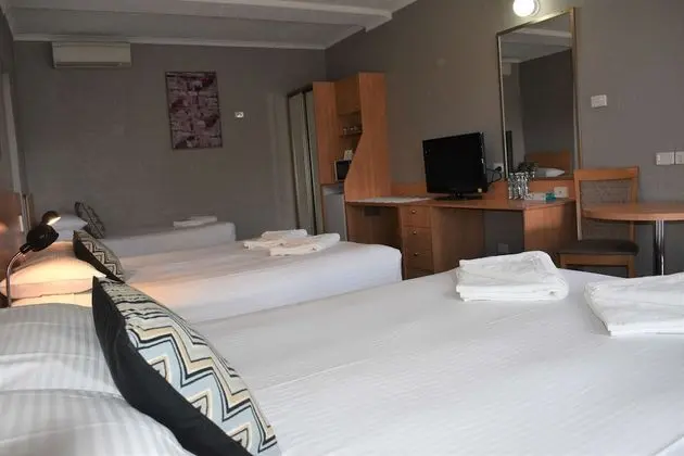 Deluxe Oda, Birden Çok Yatak, Sigara İçilmez (2 queen and 1 single bed)