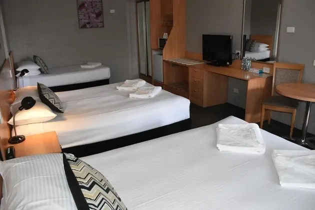 Deluxe Oda, Birden Çok Yatak, Sigara İçilmez (2 queen and 1 single bed)