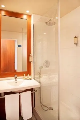 Comfort Oda, 1 Büyük (Queen) Boy Yatak, Sigara İçilmez, Avlu Manzaralı
