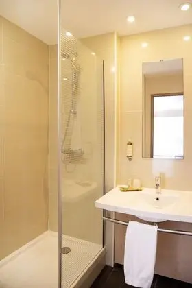 Comfort Oda, 1 Büyük (Queen) Boy Yatak, Sigara İçilmez, Avlu Manzaralı