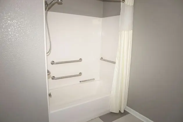 Standard Oda, 1 En Büyük (King) Boy Yatak, Engellilere Uygun, Sigara İçilmez (Walk-in Shower)