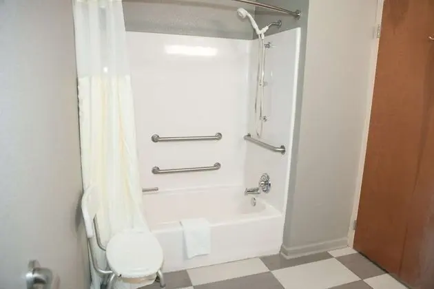 Standard Oda, 1 En Büyük (King) Boy Yatak, Engellilere Uygun, Sigara İçilmez (Walk-in Shower)
