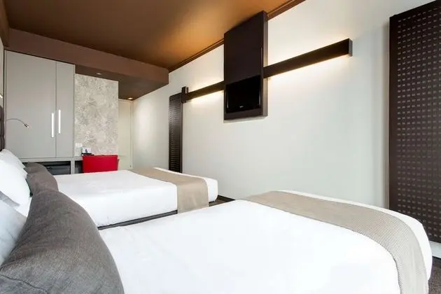 Comfort Oda, 1 En Büyük (King) Boy Yatak, Teras, Bahçe Manzaralı (Converts to 2 Twin Beds)