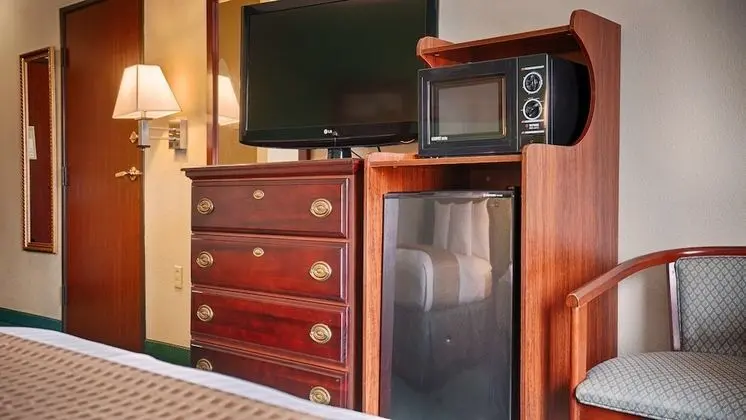 Standard Oda, 2 Büyük (Queen) Boy Yatak, Sigara İçilmez (Refrigerator & Microwave)