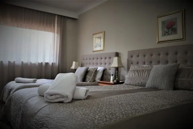Deluxe İki Ayrı Yataklı Oda (The Twin Room 1 Queen 1 Single)
