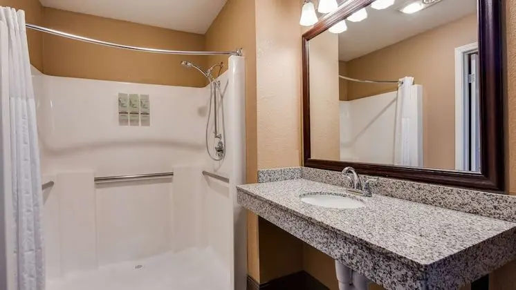 Standard Oda, 1 Büyük (Queen) Boy Yatak, Engellilere Uygun, Sigara İçilmez