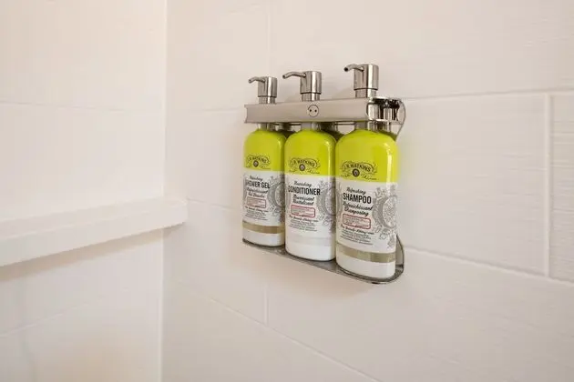 Süit, 2 Büyük (Queen) Boy Yatak, Engellilere Uygun (Accessible Tub)