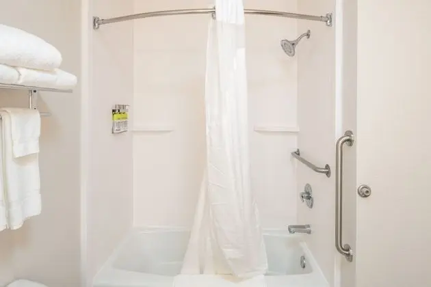 Süit, 2 Büyük (Queen) Boy Yatak, Engellilere Uygun (Accessible Tub)