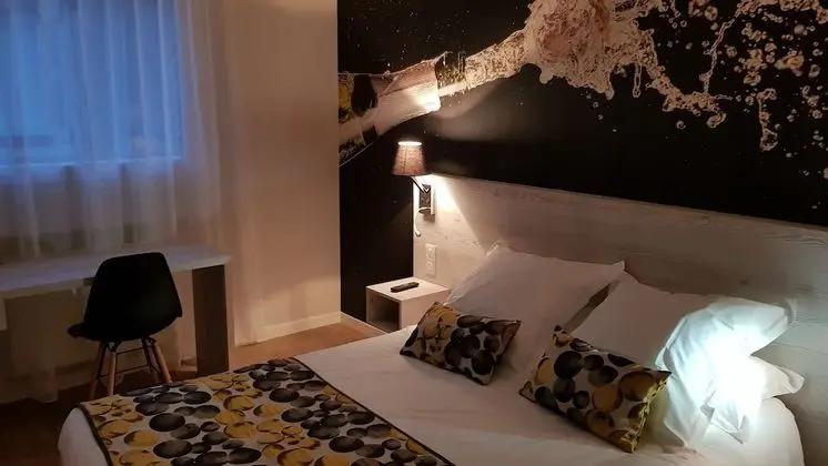 Standard Tek Büyük Yataklı Oda (with SAUNA access)