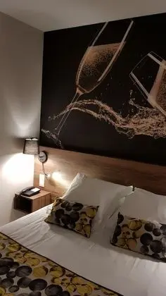 Standard Tek Büyük Yataklı Oda (with SAUNA access)