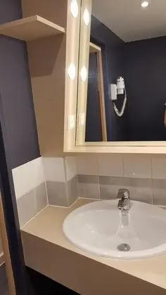 Standard Tek Büyük Yataklı Oda (with SAUNA access)