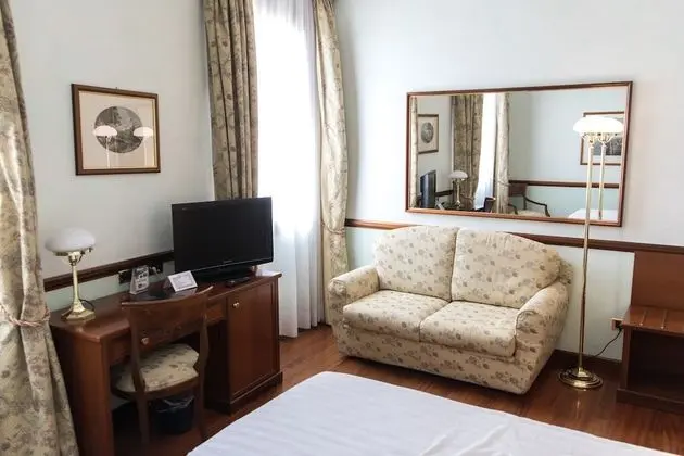 Classic Tek Büyük Yataklı Oda