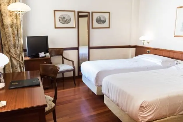 Classic Tek Büyük Yataklı Oda