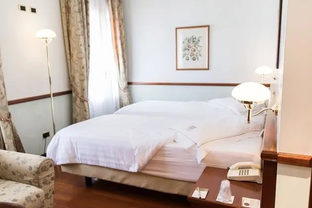 Classic Tek Büyük Yataklı Oda