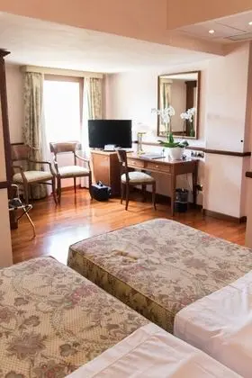 Classic Tek Büyük Yataklı Oda