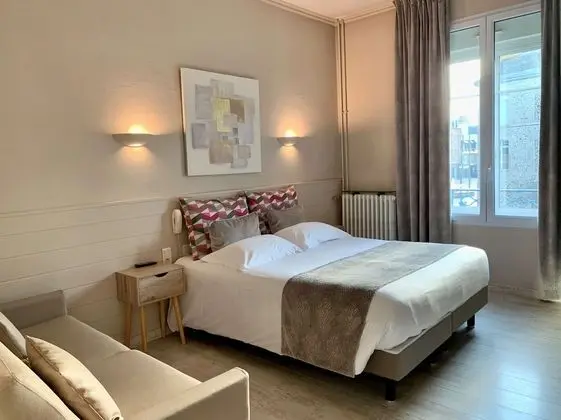 Family Oda, 1 Büyük (Queen) Boy Yatak, Sigara İçilmez (with Sofabed)