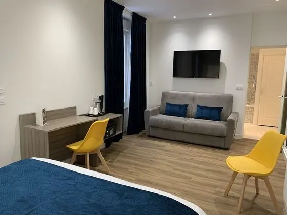 Family Oda, 1 En Büyük (King) Boy Yatak, Sigara İçilmez (with Sofabed)