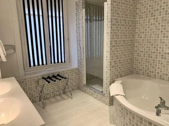 Family Oda, 1 En Büyük (King) Boy Yatak, Sigara İçilmez (with Sofabed)