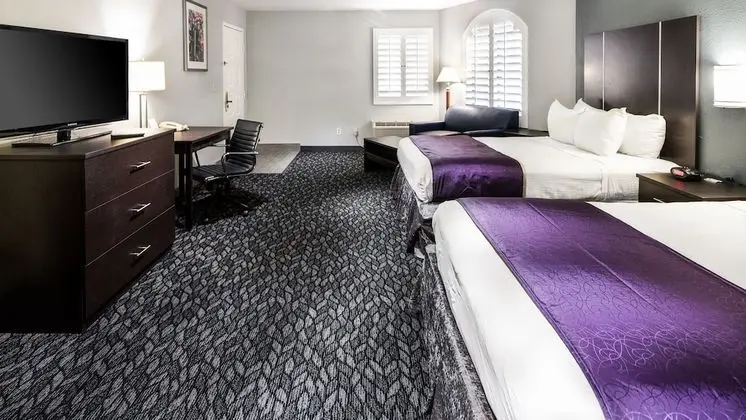 Standard Oda, 2 Büyük (Queen) Boy Yatak, Sigara İçilmez, Buzdolabı ve Mikrodalga