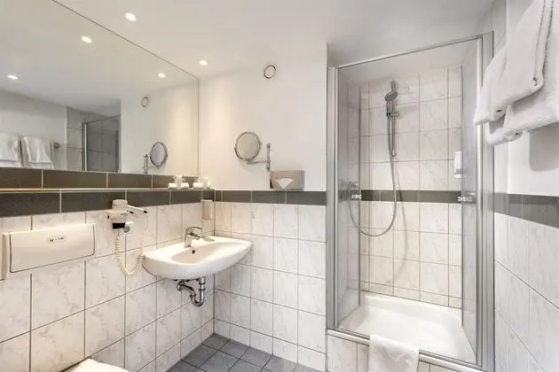 Standard Oda, 1 Büyük (Queen) Boy Yatak