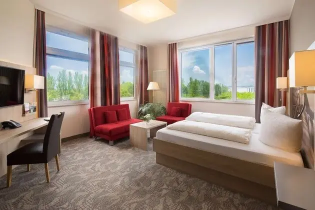 Standard Oda, 1 Çift Kişilik Yatak, Küçük Mutfak (Converts to 2 Twin Beds;with Sofabed)