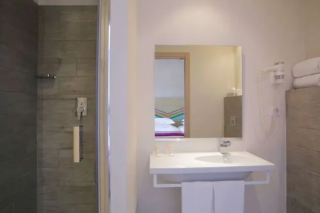 Standard Oda, 1 Büyük (Queen) Boy Yatak, Sigara İçilmez, Avlu Manzaralı