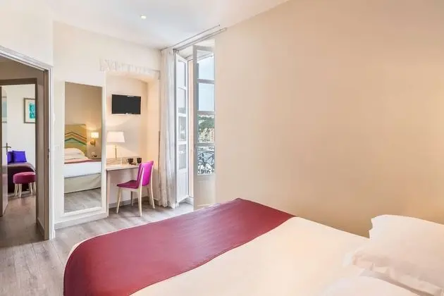 Süit, 1 Büyük (Queen) Boy Yatak, Sigara İçilmez (Separate Lounge)