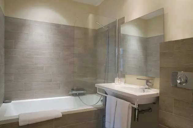 Süit, 1 Büyük (Queen) Boy Yatak, Sigara İçilmez (Separate Lounge)