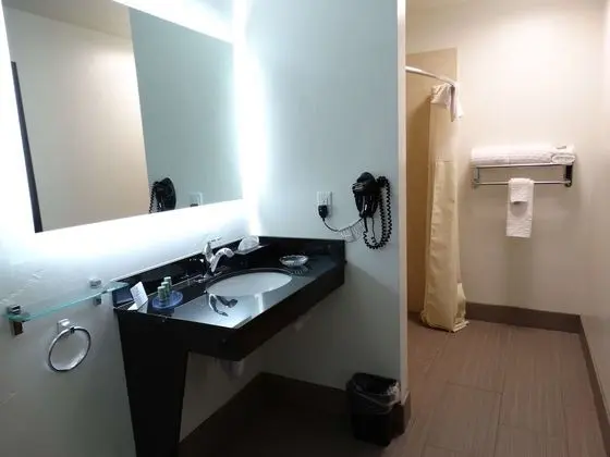 Standard Oda, 2 Büyük (Queen) Boy Yatak, Engellilere Uygun, Mutfak